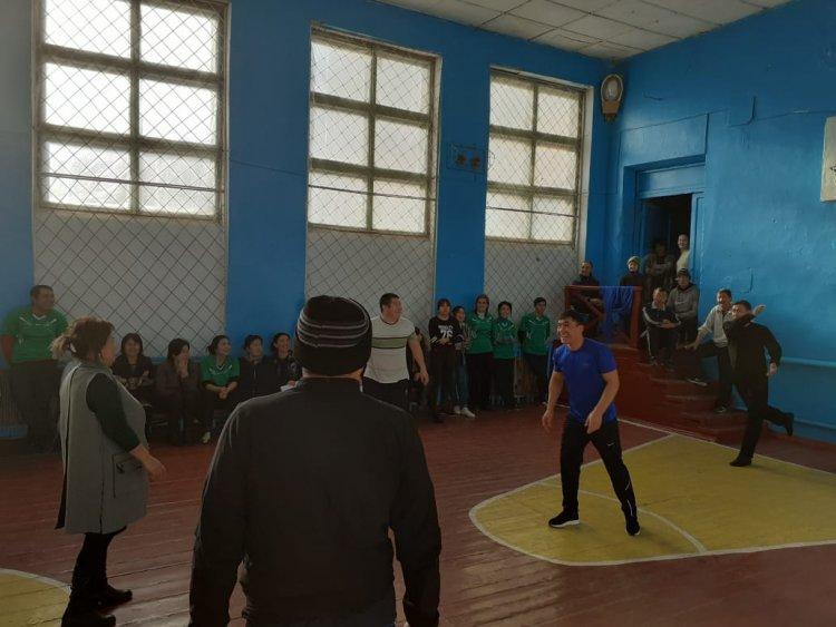 "Мен OFFLINE" республикалық кең ауқымды акциясын мектеп ұстаздары арасында волейбол жарасымен ұйымдастырылды