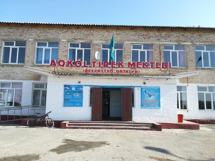 Ақкөл орта мектебінің 1991 жылғы туылған түлектерінің мектепке деген сый-құрметі