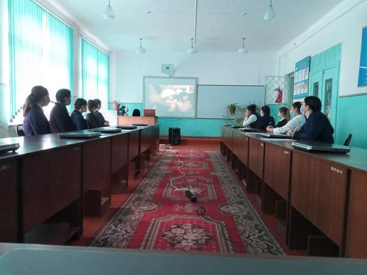 Ақкөл орта мектебінде Тұңғыш Президент күніне орай " Тәуелсіздіктің 7 қыры" деректі фильмін талқылау бойынша 5-11 сыныптарда "Сын сағат" деректі фильмі көрсетіліп , тақырыпқа қатысты талқылау жұмыстары жүргізілді .30.11.2020