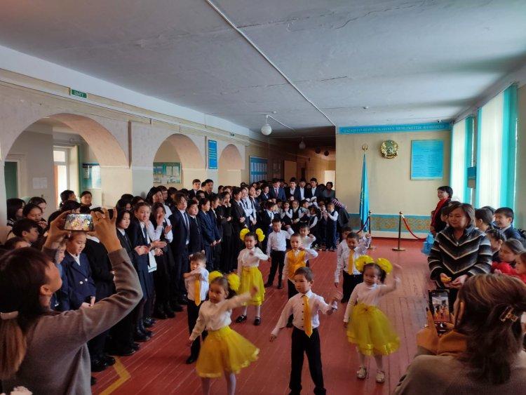 Тәуелсіздік күніне арналған патриоттық әндерге ФЛЕШМОБ би байқауы