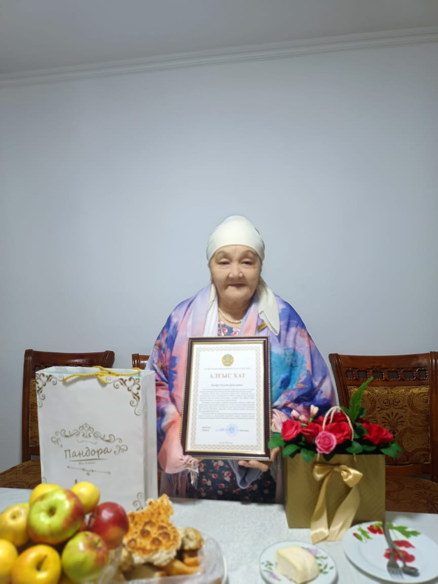 ҰСТАЗДАРДЫ  ҰЛЫҚТАДЫ!